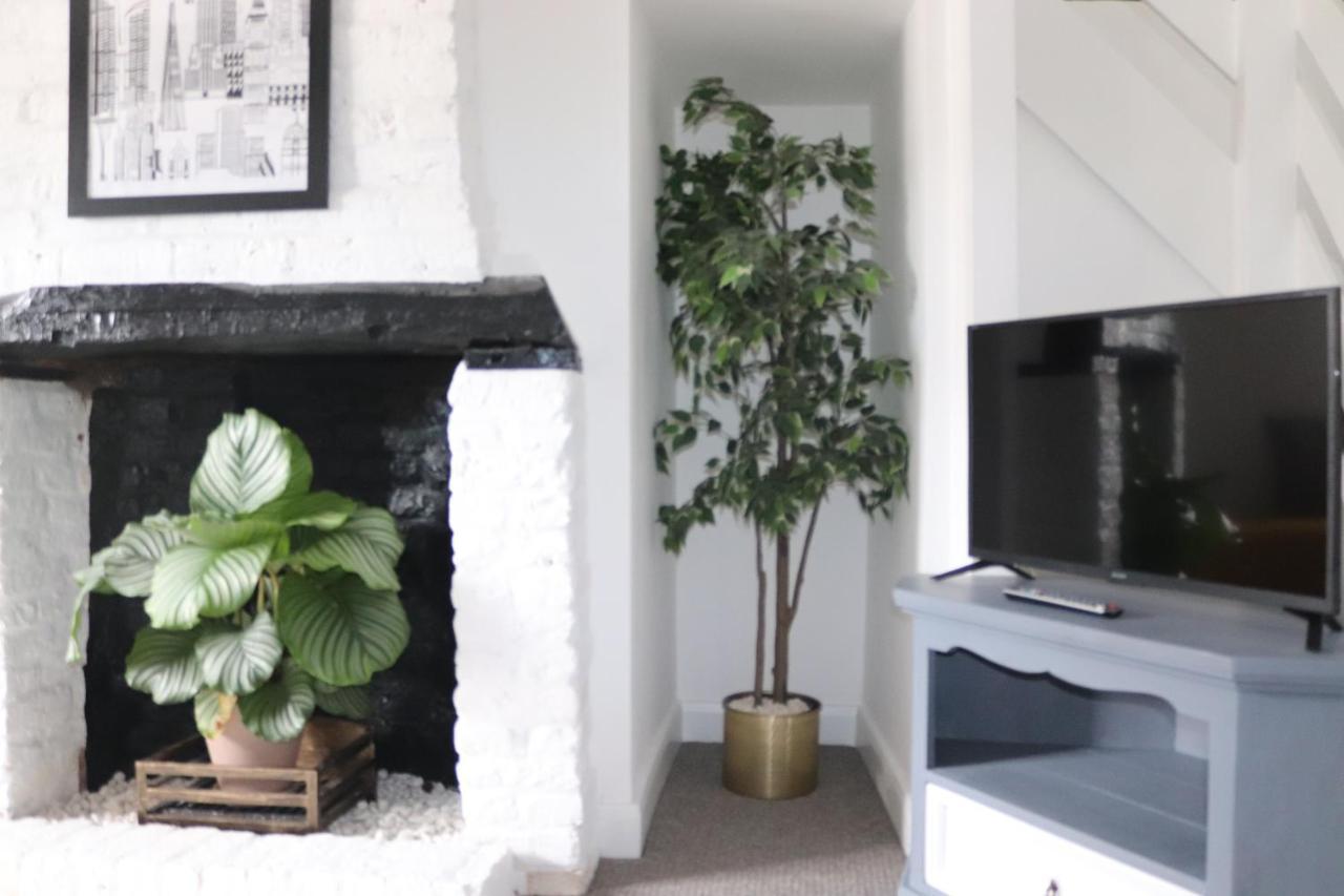 Grade I Listed Luxury Apartment In Hertfordshire 威尔登 外观 照片