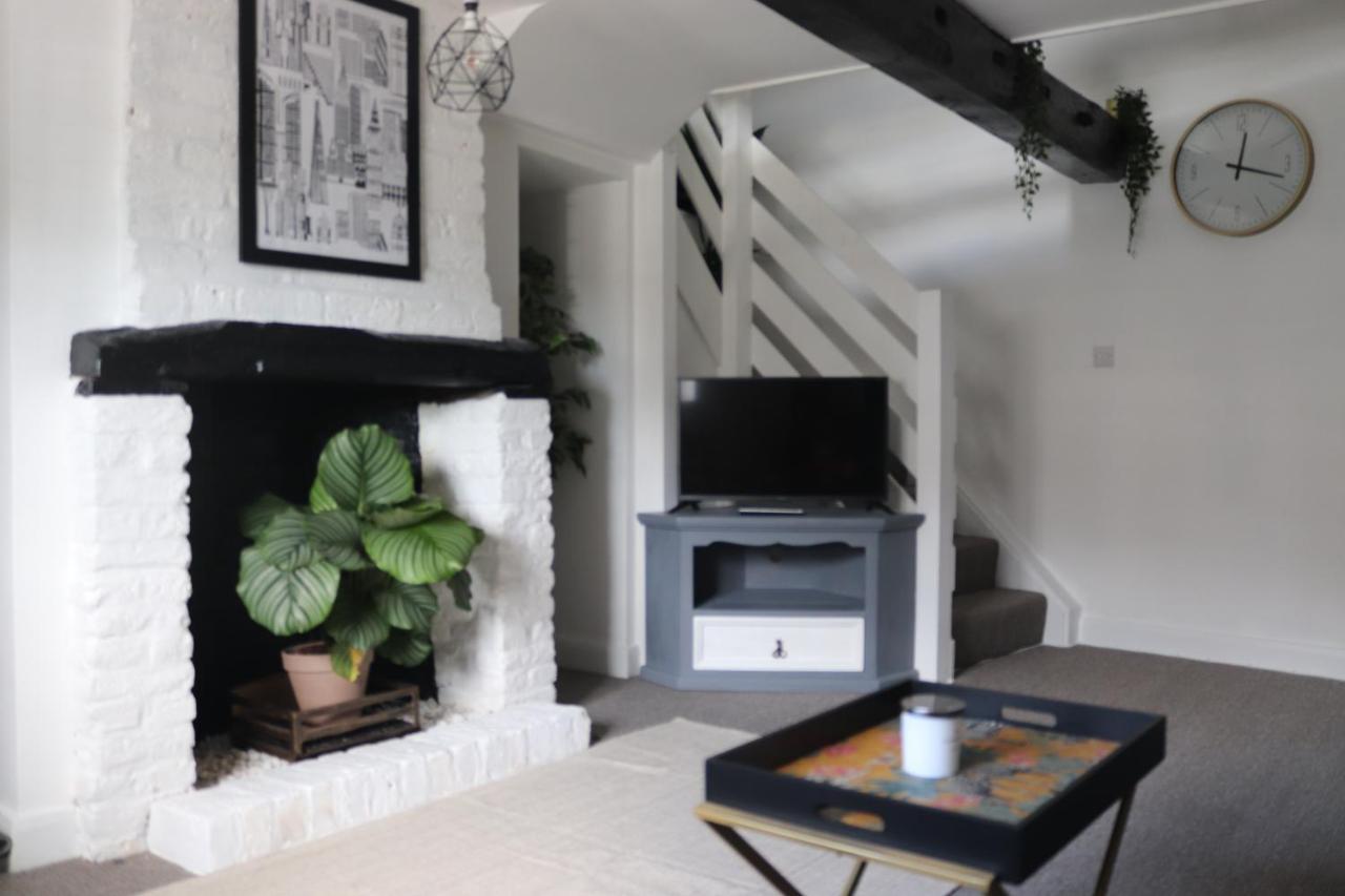 Grade I Listed Luxury Apartment In Hertfordshire 威尔登 外观 照片