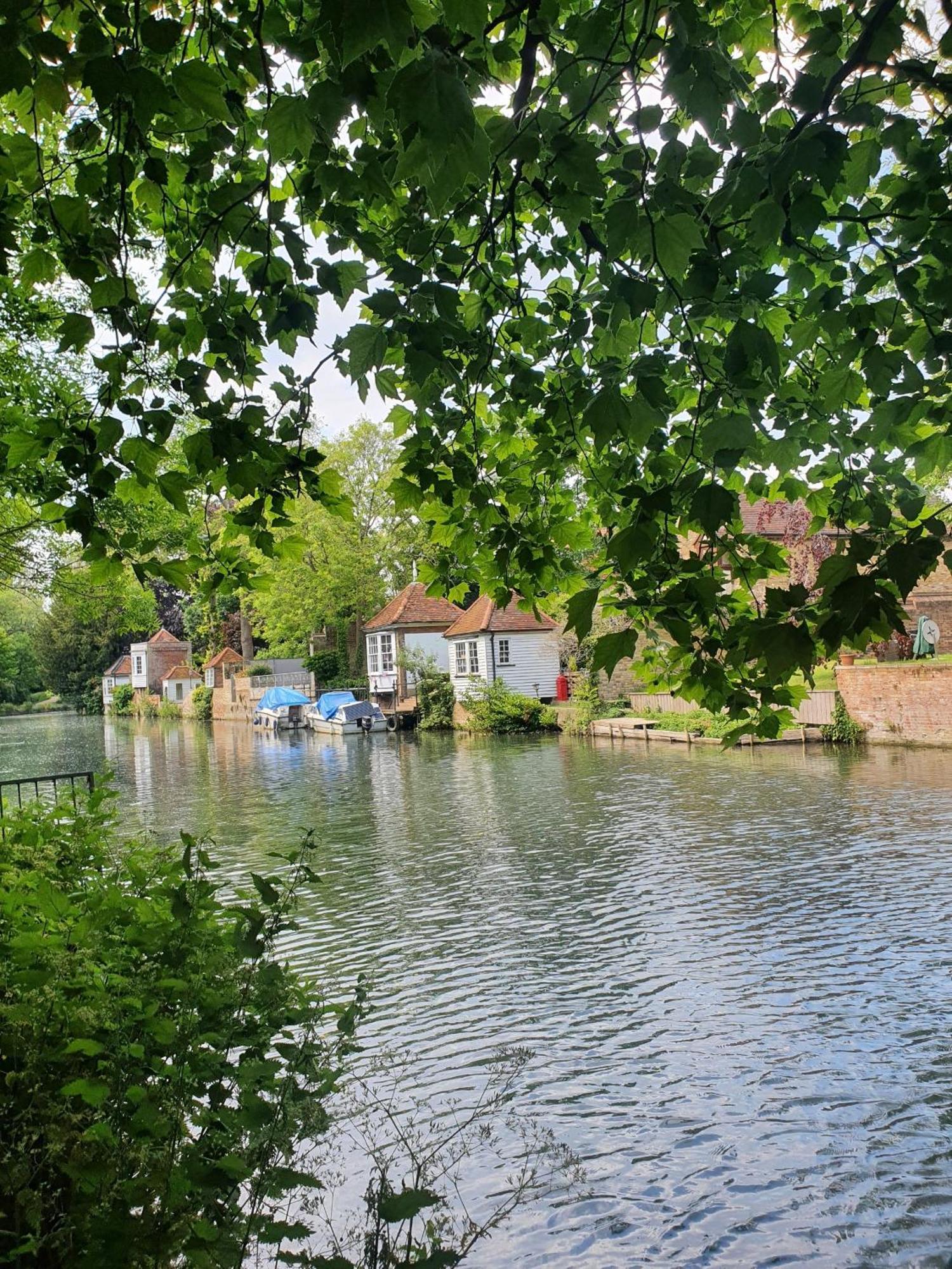 Grade I Listed Luxury Apartment In Hertfordshire 威尔登 客房 照片